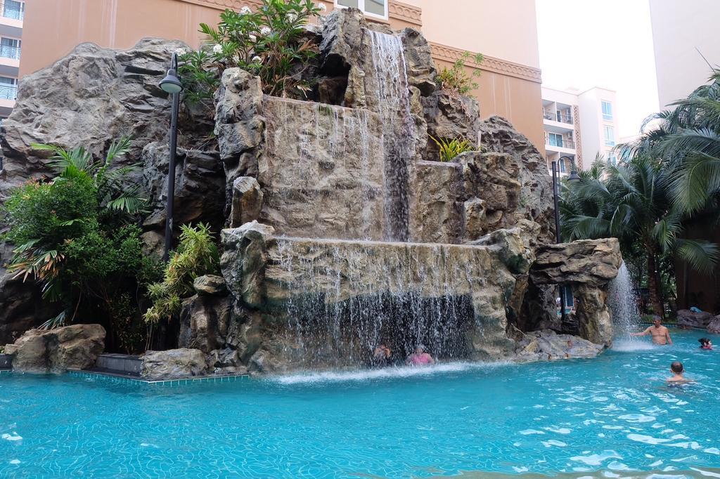 Atlantis Condo Resort Jomtian Pattaya Pantai Jomtien Bagian luar foto